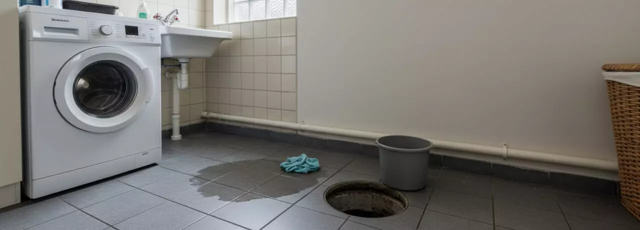 Hoe betrek je een burenconflict rond riool bij verzekeringszaken?
