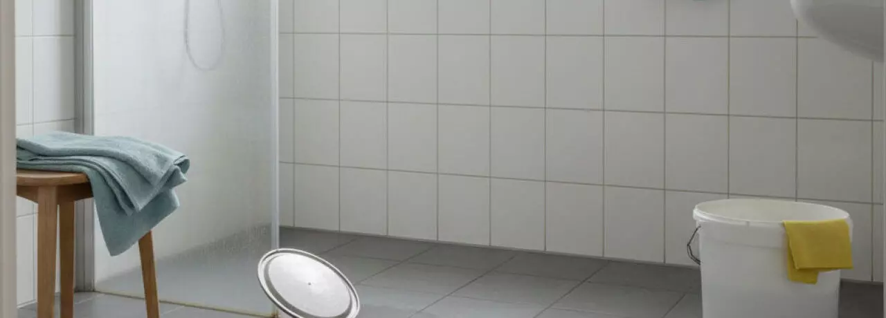 Hoe stel je een logboek op voor meldingen rond douche verstoppingen?