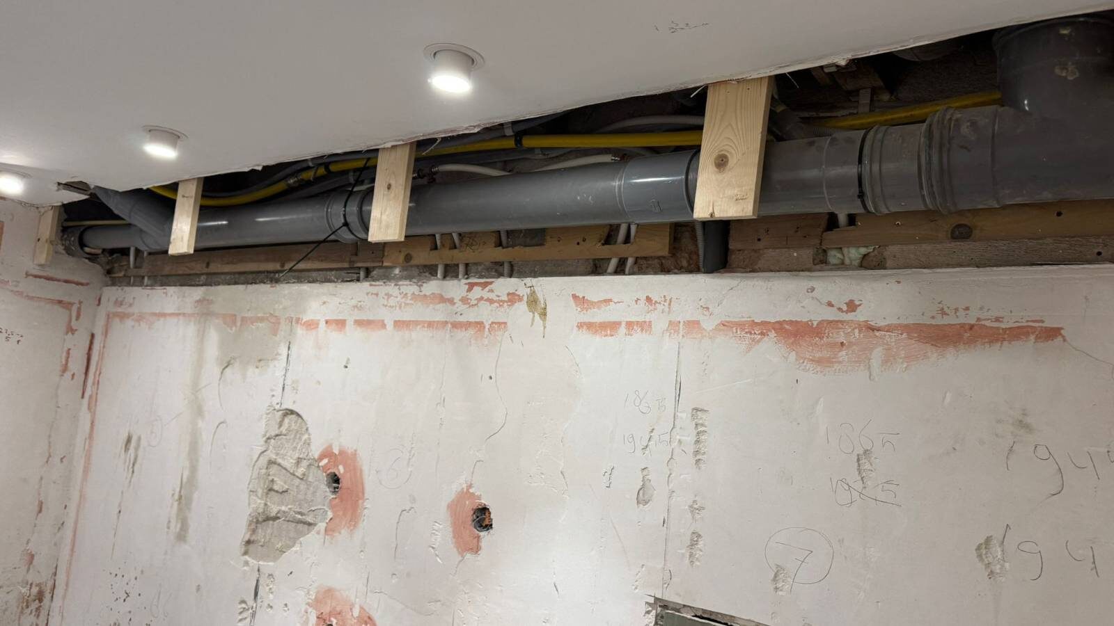 Een hardnekkige afvoer verstopping laten oplossen vraagt om meer dan alleen een beetje ontstopper of wat geduld.​ Zit je met een keukenafvoer die weigert water&hellip;