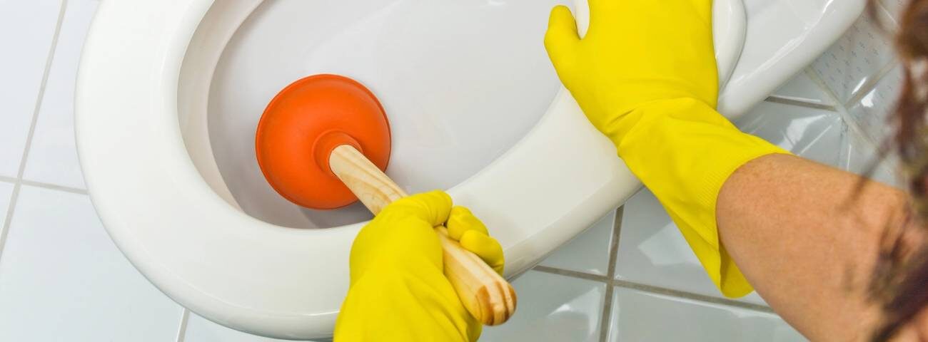 Als je wc verstopt zit met papier of een blokkerende prop, wil je daar snel van af zonder rommel of overstroming.​ Niemand zit te wachten&hellip;