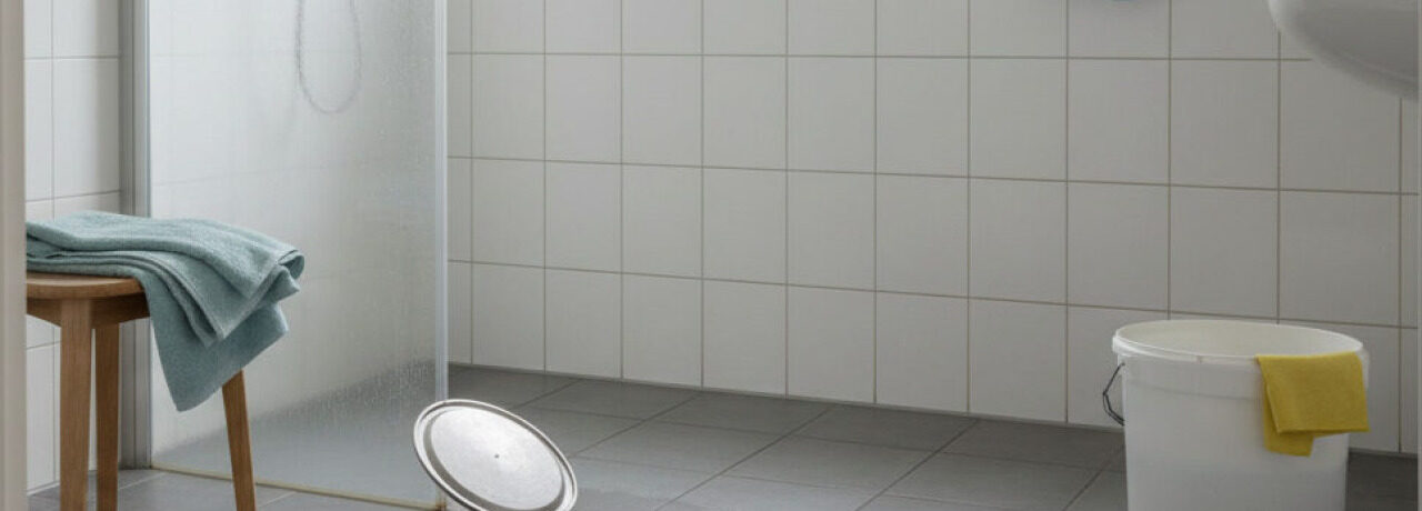 Hoe stel je een logboek op voor meldingen rond douche verstoppingen?