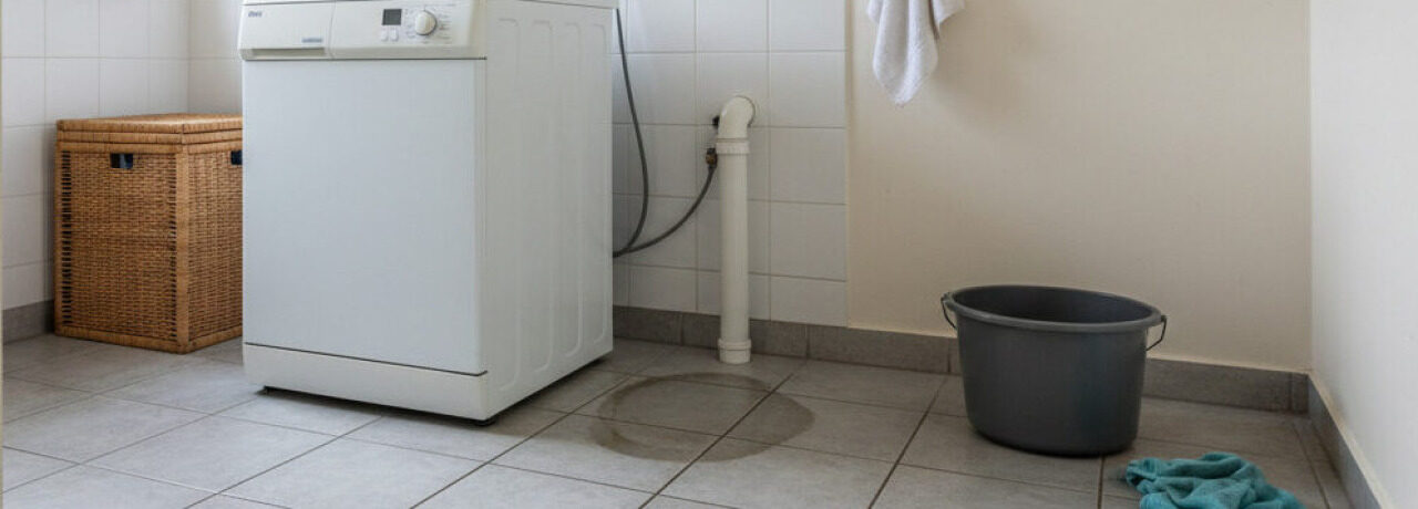 Hoe weet je of de verstopping in je eigen leiding of in het hoofdriool zit?