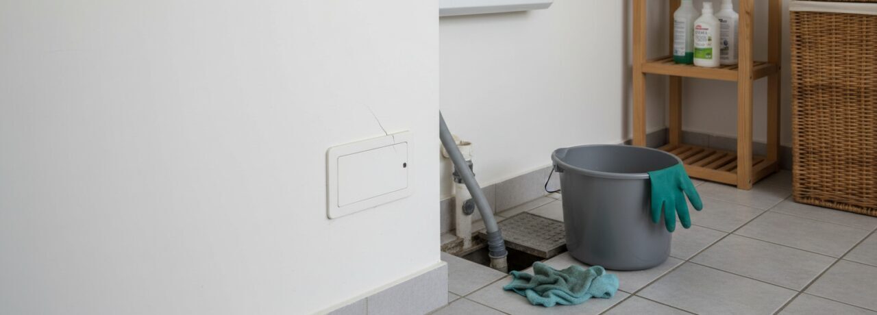 Hoe zorg je dat ontstoppingspunten rond je huis goed bereikbaar blijven? Wat zijn ontstoppingspunten en waarom zijn ze belangrijk?